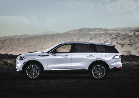 A Lincoln Aviator® SUV is parked on a scenic mountain overlook | Allan Vigil Lincoln, Inc. in Morrow GA